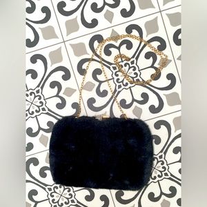 BLACK FUR CLUTCH/CROSSBODY